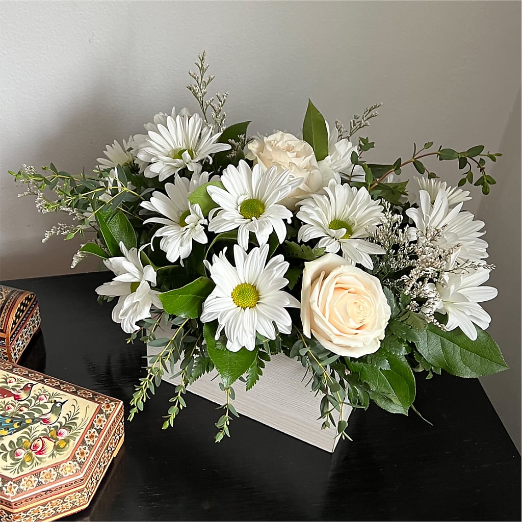 Fresh Linen Box Bouquet – Rhea Flower Shop, Toronto ON
