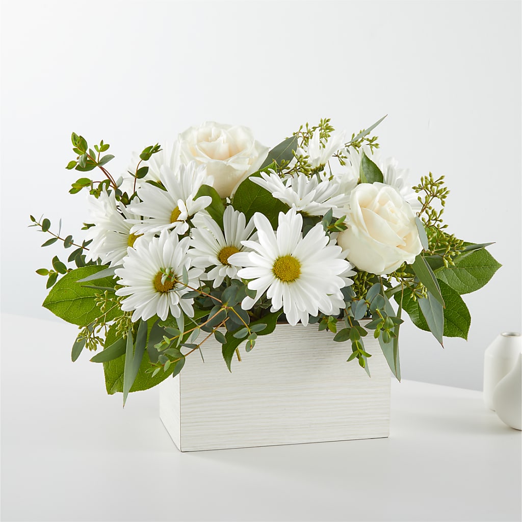 Fresh Linen Box Bouquet – Rhea Flower Shop, Toronto ON