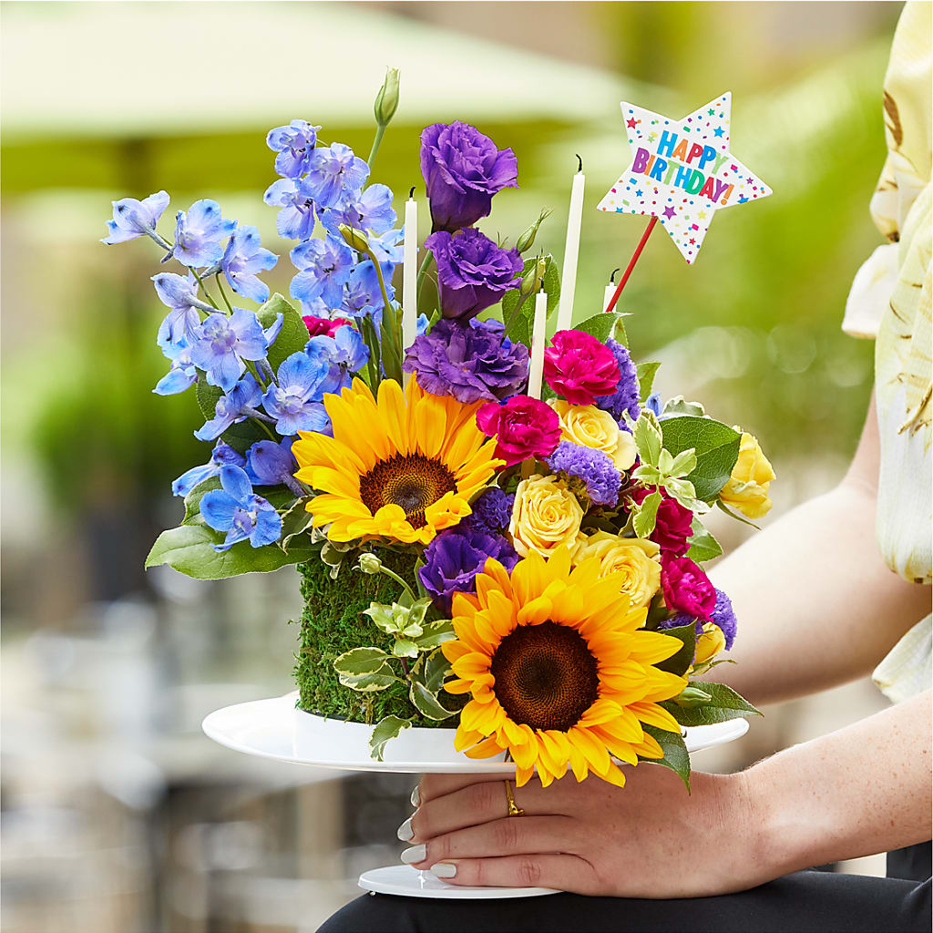 Star of the Day Floral Cake –  Rhea Flower Shop, Toronto ON